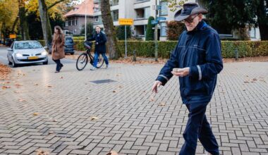 Een kompas voor mensen met dementie: Ja, hij heeft dementie en ja, hij verdwaalde al eens. En toch vindt hij altijd zijn huis terug