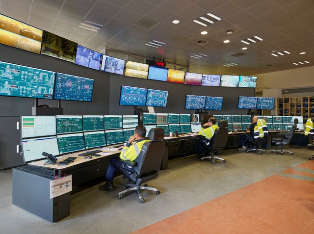 Amsterdam, Australiëhavenweg , oktober 2025. Rondleiding bij Afval Energie Bedrijf AEB .