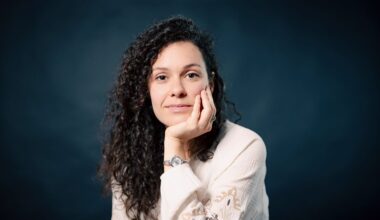 Zangeres zonder stem Nora Fischer: ‘Wat is er mis met mij?’