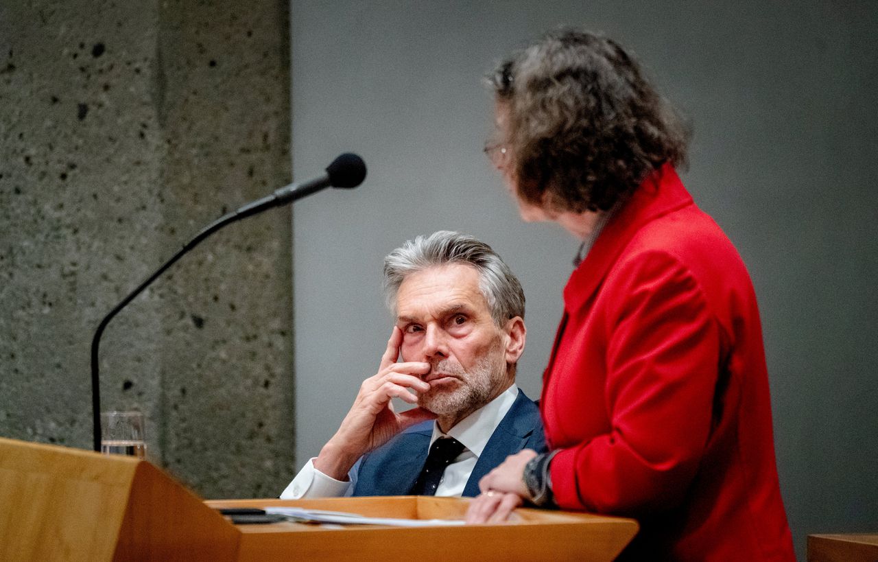 Minister Marjolein Faber en premier Dick Schoof, tijdens het debat over de lintjeskwestie.