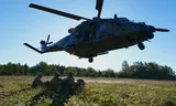 Een Franse legerhelikopter stijgt op tijdens een multinationale militaire oefening op het Estse eiland Saaremaa vorige maand. 