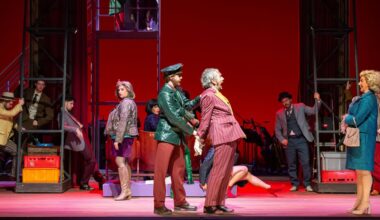 Recensie: Maarten Heijmans speelt de charismatische knuffelschurk in ‘Dreigroschenoper’ bij Opera Zuid