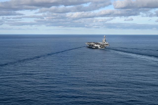 De USS Gerald R. Ford, hier op de Noordzee, vaart nu in de buurt van Venezuela en Curaçao
