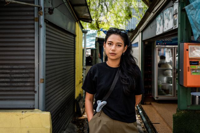 De pro-democratische activist Patsaravalee Tanakitvibulpon voorafgaand aan een verkiezingsbijeenkomst van Move Forward, in mei 2023.