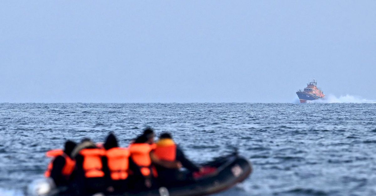 Britse regering verscherpt asielbeleid: pas na twintig jaar permanent verblijf