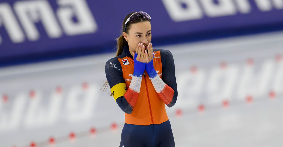 Femke Koks wereldrecord zorgt bij haar coach – thuis op de bank- vooral voor ongeloof. ‘Een niet te bevatten tijd’