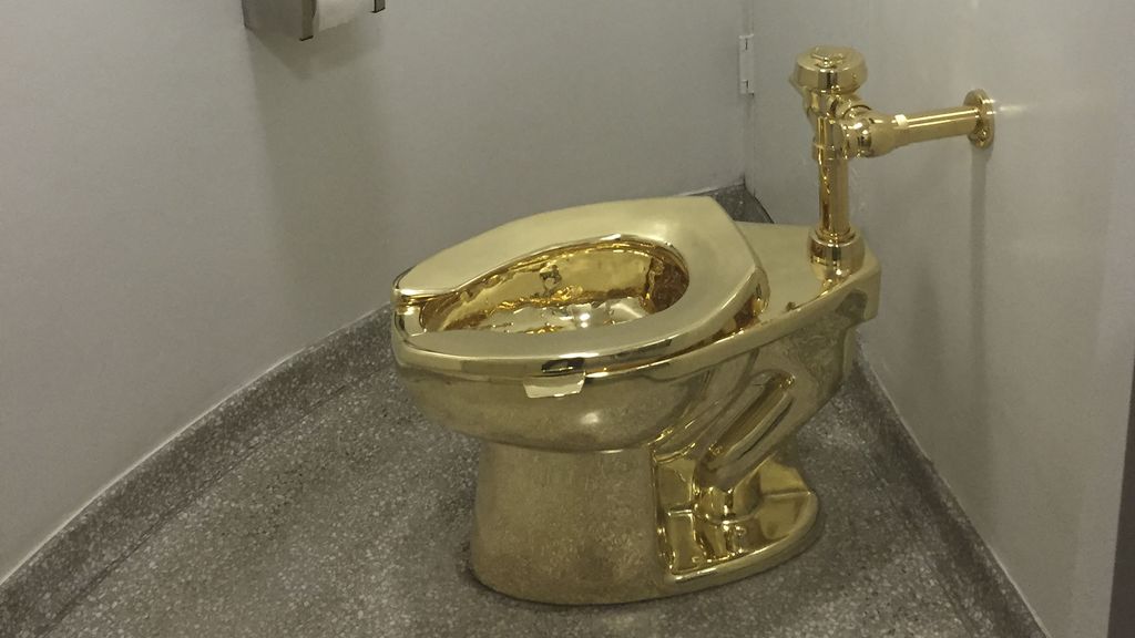 De gouden toilet van Maurizio Cattelan