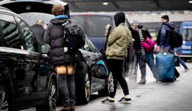 Vrouw (21) zwaar mishandeld door taxichauffeur op Schiphol