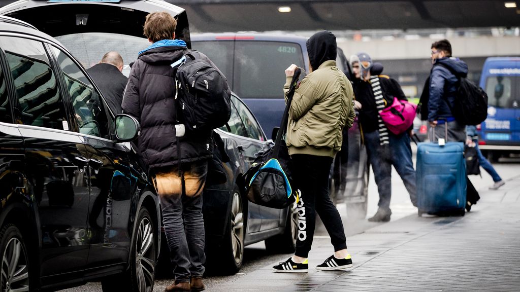 Vrouw (21) zwaar mishandeld door taxichauffeur op Schiphol