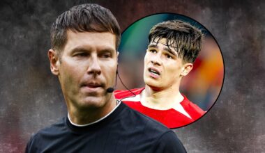 Danny Makkelie krijgt forse kritiek, nadat hij AZ-verdediger Wouter Goes een duw geeft