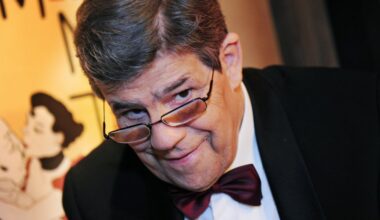 'Tv-icoon', 'betrokken mens', 'schatkamer aan informatie', vakgenoten eren Joost Prinsen