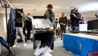 D66 blijft na tellen briefstemmen grootste, maar blijft op 26 zetels