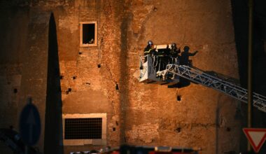 Man die vastzat in ingestorte toren in Rome gered