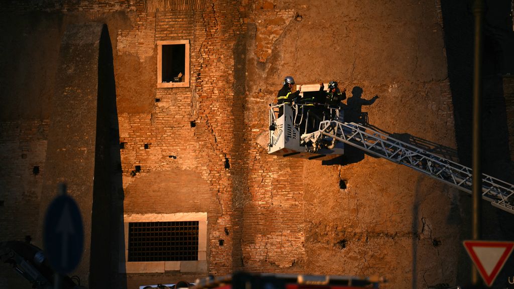 Man die vastzat in ingestorte toren in Rome gered