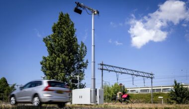 Flitspalen die automobilisten met telefoon betrappen doen het weer