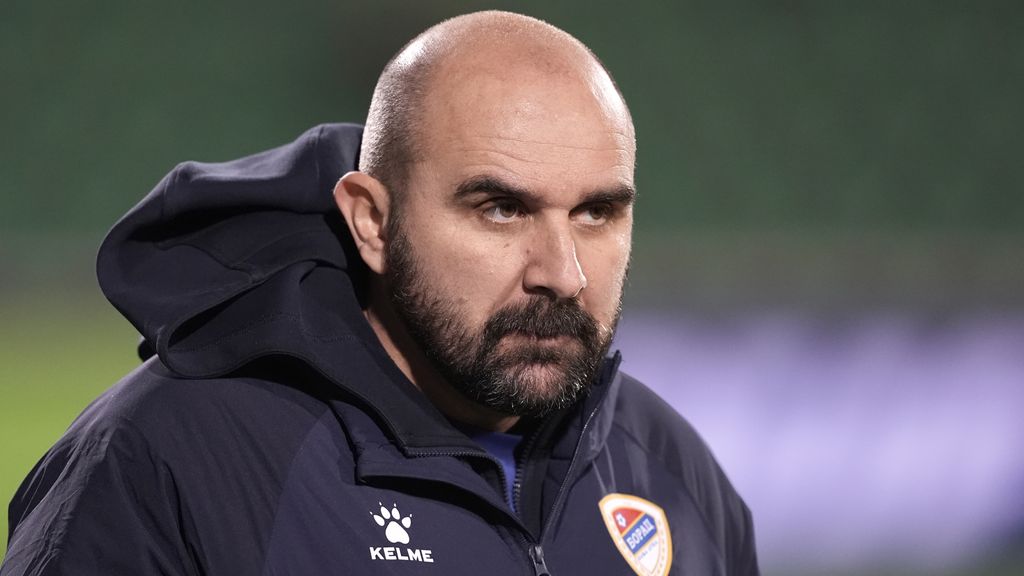 Voetbaltrainer Zizovic (44) overlijdt na hartstilstand tijdens wedstrijd in Servië