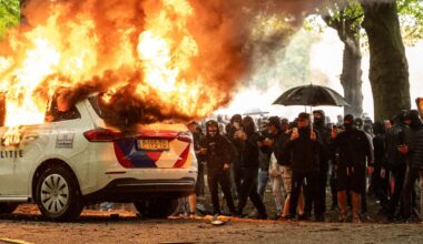 Drie verdachten van rellen in Den Haag hebben zich gemeld bij de politie