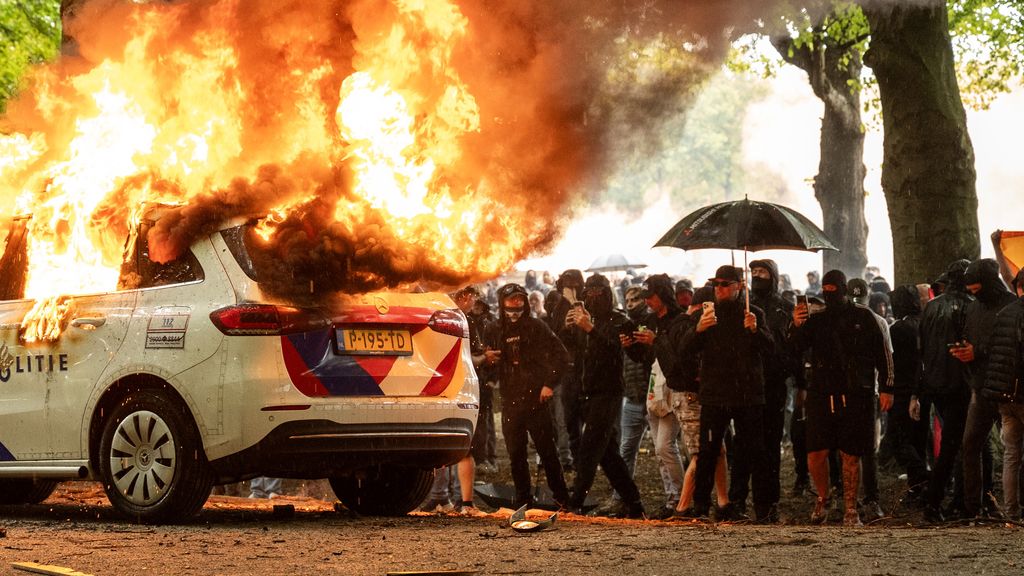 Drie verdachten van rellen in Den Haag hebben zich gemeld bij de politie