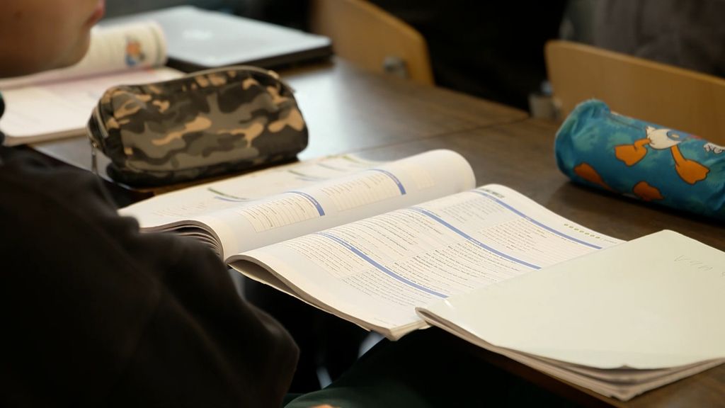 Scholen gaan zelf boeken maken: 'Beter, goedkoper, en duurzamer'