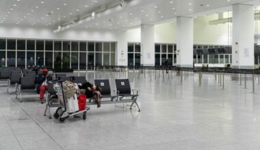 Passagiers slapen op Brussels Airport na dronemeldingen, ook nu nog annuleringen