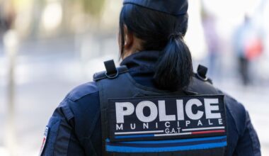 Man rijdt in op voetgangers op eiland Frankrijk, meerdere gewonden