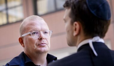 Presentator Jan Roos vrijgesproken van opruiing rond Sunneklaasfeest