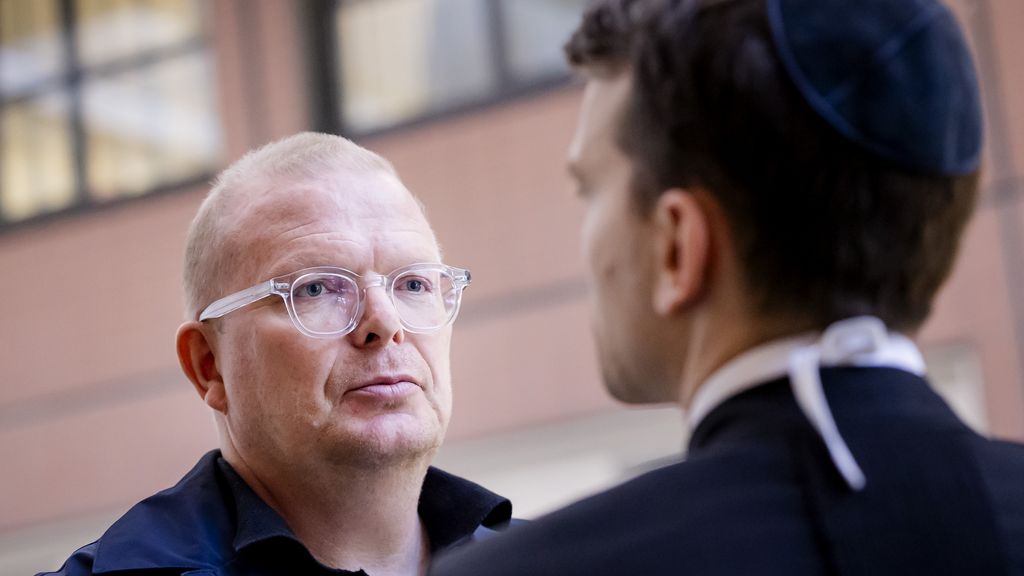 Presentator Jan Roos vrijgesproken van opruiing rond Sunneklaasfeest