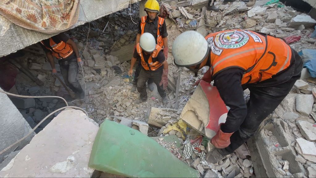 Zoektocht naar duizenden vermisten onder puin in Gaza gaat met de hand