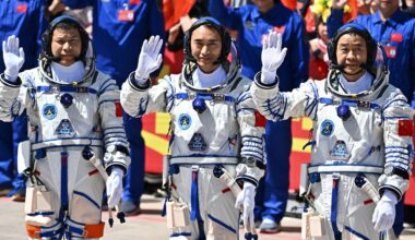 Terugkeer taikonauten uitgesteld, ruimteschip mogelijk geraakt door ruimtepuin