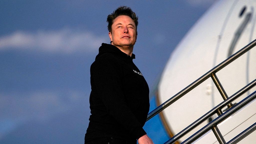 Teslabaas Elon Musk mag van aandeelhouders bonus van 1000 miljard dollar verdienen