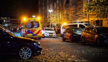 Politie schiet man dood in woning Rozenburg