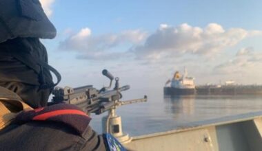 EU-missie verjaagt Somalische piraten van gekaapte tanker en bevrijdt bemanning