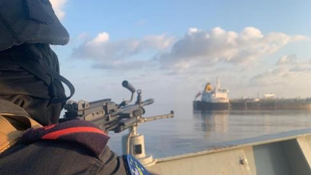 EU-missie verjaagt Somalische piraten van gekaapte tanker en bevrijdt bemanning