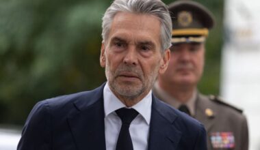 Dick Schoof te voet aangekomen bij klimaattop in Brazilië