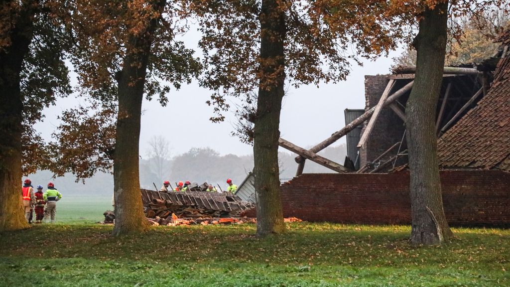 Dode en gewonde na instorten schuur in Bellingwolde