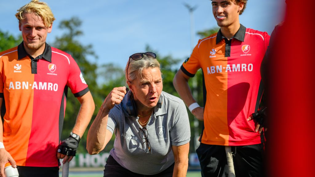 Aan kop in het mannenhockey met een vrouw als coach: het verhaal van Oranje-Rood