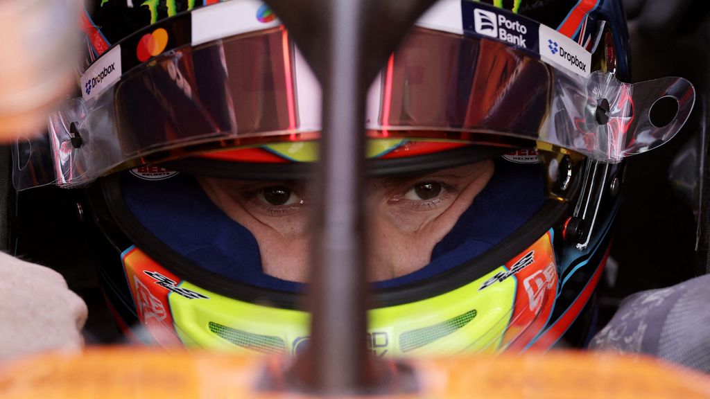 wat gaat er allemaal schuil onder de race-helm?