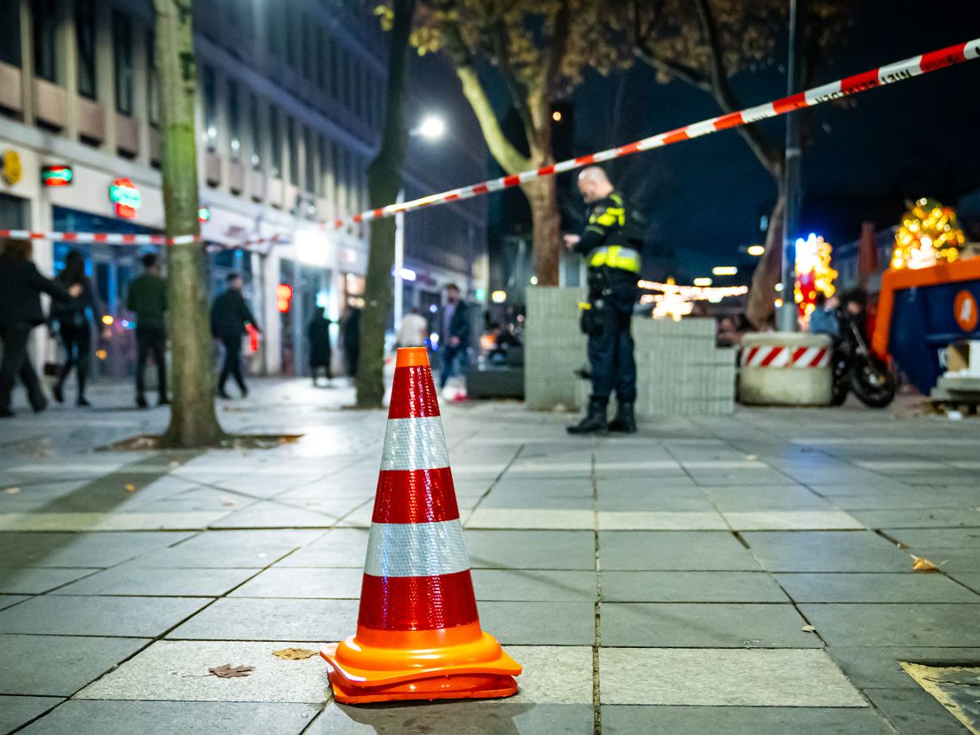 Het Stadhuisplein na de schietpartij