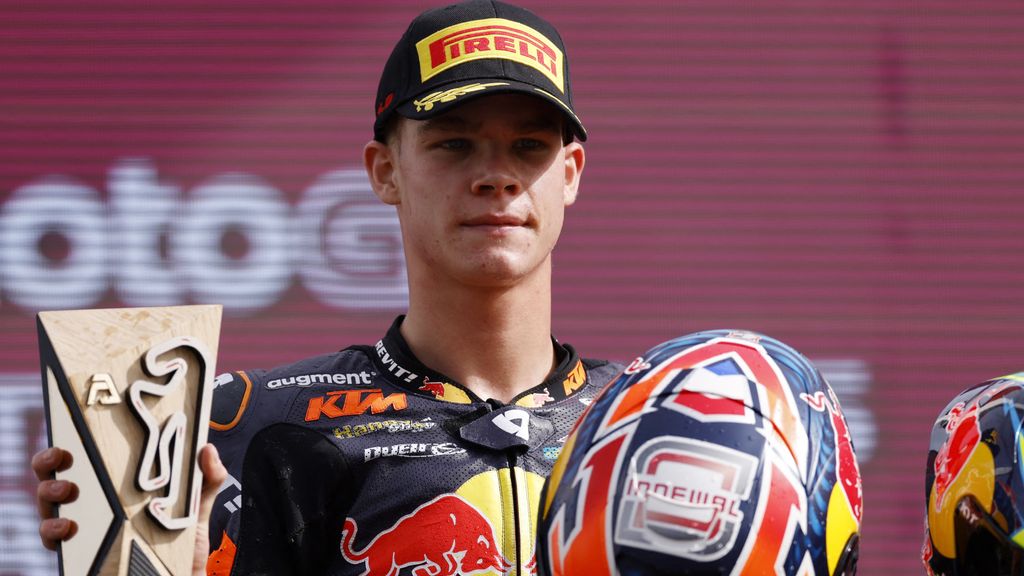 Eerste podium Moto2-klasse voor Veijer, die denkt aan jong overleden familieleden