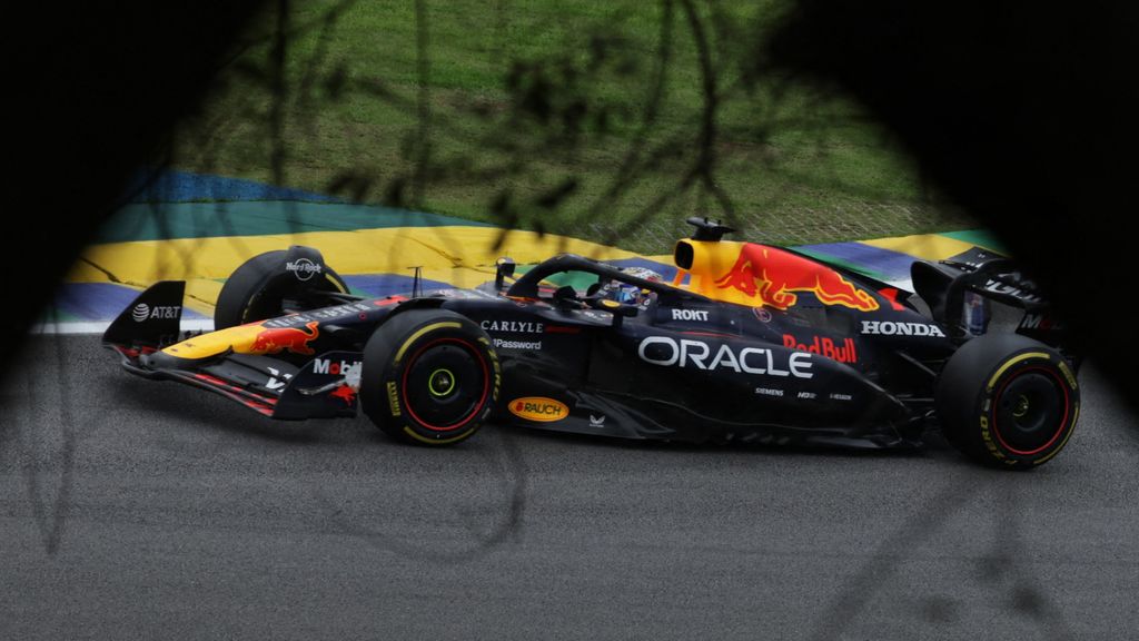 Verstappen rijdt vanuit pits naar podium, maar winnende Norris loopt uit in Brazilië