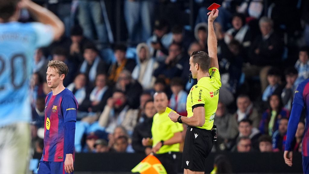 Rood voor De Jong bij spectaculaire zege Barça, Real Madrid lijdt puntenverlies