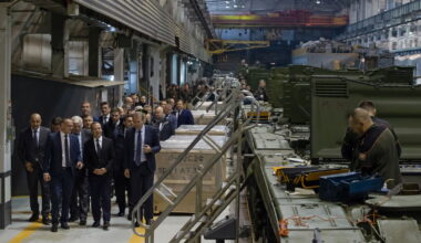 Russische tankfabrikant Uralvagonzavod schrapt banen door sancties en dalende vraag