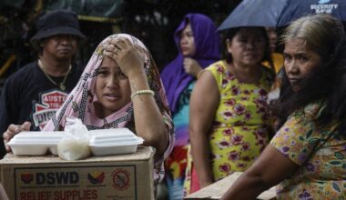 Filipijnen ademen uit na 'super-orkaan', vier doden