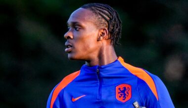 Koeman haalt Emegha bij Oranje-selectie vanwege fysieke klachten Weghorst