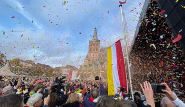 Elfde van de elfde losgebarsten in carnavalssteden