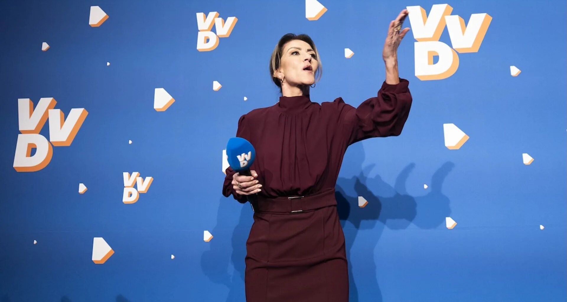 Yeşilgöz moet stoppen met zwartepieten en een keer zelf verantwoordelijkheid nemen - Joop