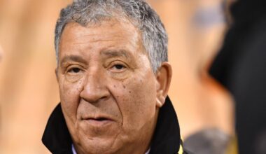 Willem van Hanegem vindt Henk ten Cate de ideale opvolger van John Heitinga bij Ajax