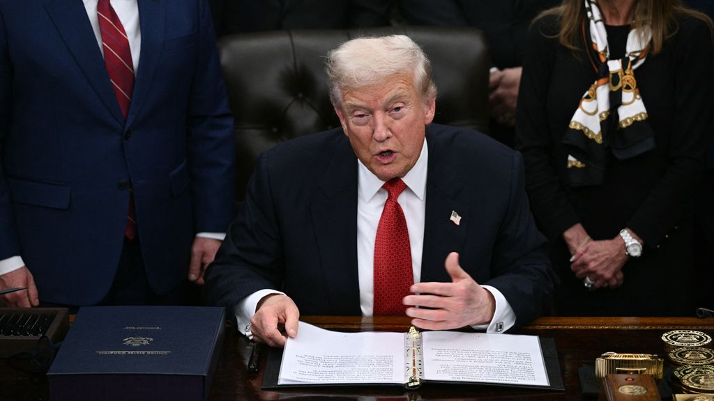 Trump ondertekent wet, shutdown VS na 43 dagen beëindigd