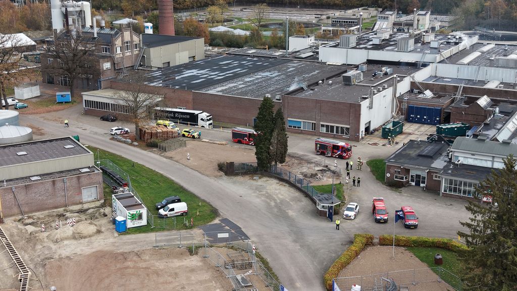 Gevaarlijke stof vrijgekomen in Nijverdal, fabrieksgebouw ontruimd