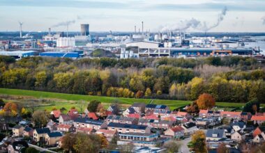 Ingehouden tranen en beloftes over 'ruimhartige compensatie' voor Moerdijk